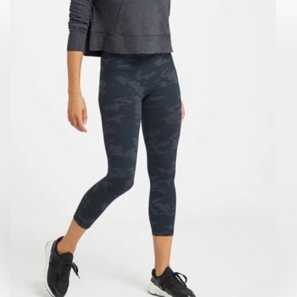 Spanx Look At Me Now Seamless Leggings in Black Camouflage - Picture 1 of 3